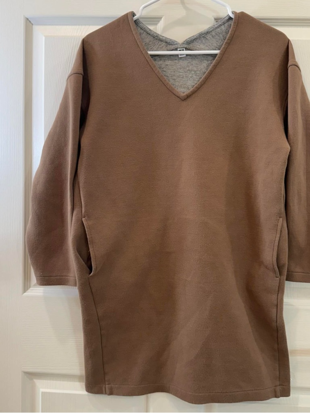 Uniqlo Women V-neck sweatshirt dress 3/4 sleeves Gray lining Cotton  Pockets XS